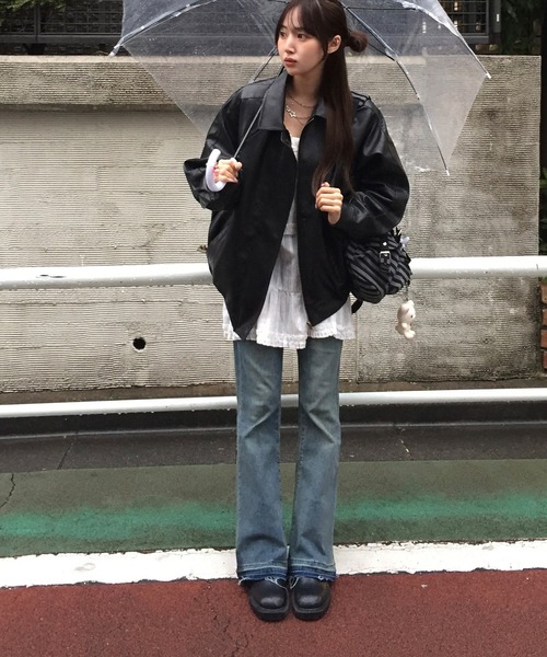 Judin(ジュディン)の「Raw edge flare denim pants【JD】(デニムパンツ・レディース・ブルー・M/S)」の4枚目の写真