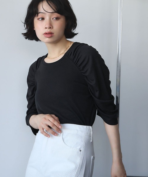 Ampirula(アンピルーラ)の「ショルダーギャザーTシャツ カットソー(Tシャツ/カットソー・レディース・グレー/ブラック/ホワイト・FREE)」の3枚目の写真