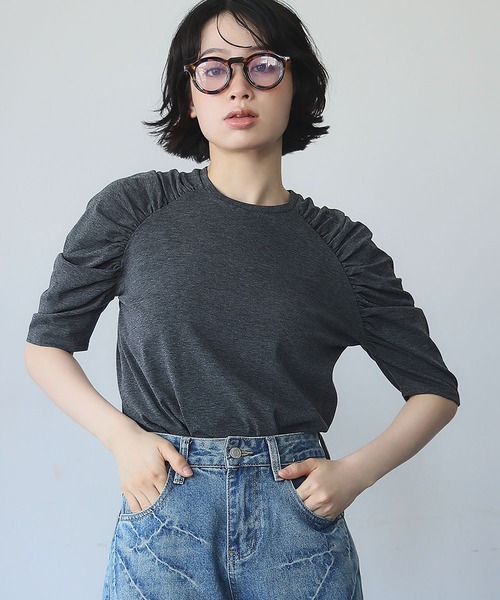 Ampirula(アンピルーラ)の「ショルダーギャザーTシャツ カットソー(Tシャツ/カットソー・レディース・グレー/ブラック/ホワイト・FREE)」の5枚目の写真