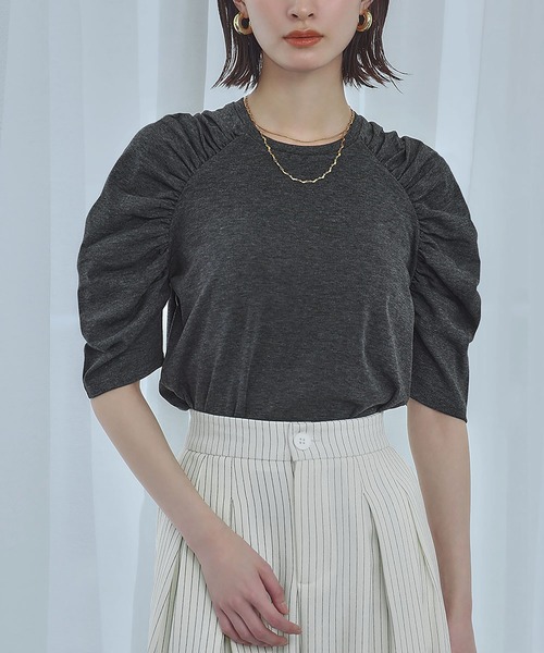 Ampirula(アンピルーラ)の「ショルダーギャザーTシャツ カットソー(Tシャツ/カットソー・レディース・グレー/ブラック/ホワイト・FREE)」の9枚目の写真