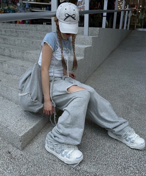 Never mind the XU / Chikashitsu+（ネバーマインド ザ エックスユー / チカシツプラス）の「【nmtc+】string damage sweat pants / 【エヌエムティーシープラス】ストリングダメージスウェットパンツ（スウェットパンツ・メンズ・ブラック/グレー・ONE SIZE）」の5枚目の写真