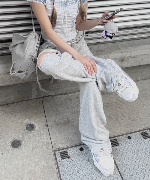 Never mind the XU / Chikashitsu+（ネバーマインド ザ エックスユー / チカシツプラス）の「【nmtc+】string damage sweat pants / 【エヌエムティーシープラス】ストリングダメージスウェットパンツ（スウェットパンツ・メンズ・ブラック/グレー・ONE SIZE）」の10枚目の写真