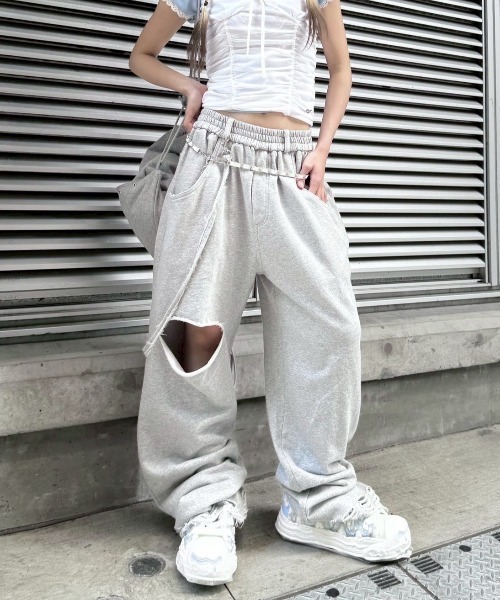 Never mind the XU / Chikashitsu+（ネバーマインド ザ エックスユー / チカシツプラス）の「【nmtc+】string damage sweat pants / 【エヌエムティーシープラス】ストリングダメージスウェットパンツ（スウェットパンツ・メンズ・ブラック/グレー・ONE SIZE）」の9枚目の写真