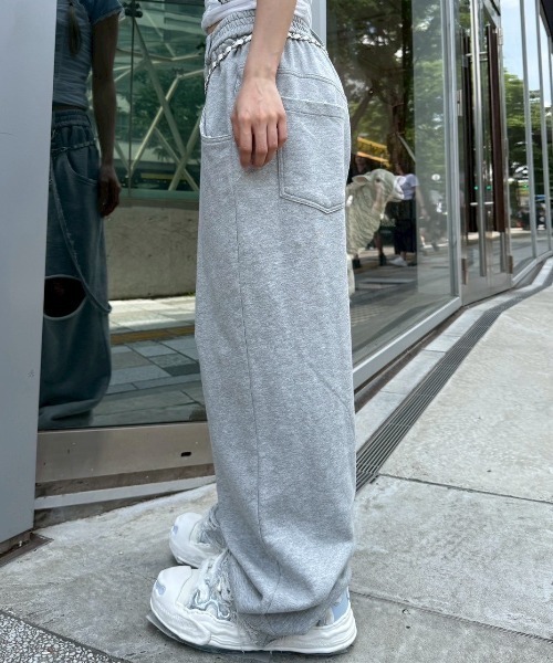 Never mind the XU / Chikashitsu+（ネバーマインド ザ エックスユー / チカシツプラス）の「【nmtc+】string damage sweat pants / 【エヌエムティーシープラス】ストリングダメージスウェットパンツ（スウェットパンツ・メンズ・ブラック/グレー・ONE SIZE）」の12枚目の写真