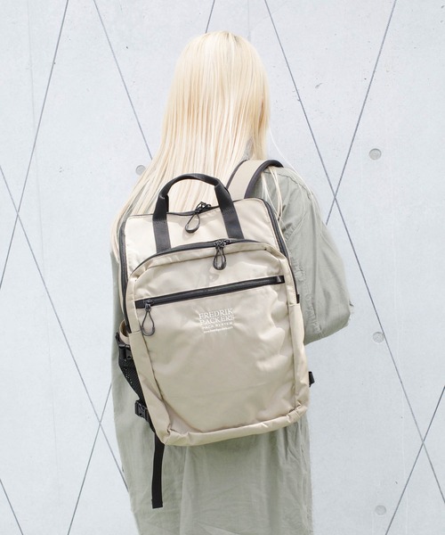 FREDRIK PACKERS(フレドリックパッカーズ)の「『FREDRIK PACKERS』TRAVEL SERIES 420D BACKPACK MELL トラベルシリーズ バックパック メル(バックパック/リュック・レディース・ブラック/グレイッシュベージュ・FREE)」の22枚目の写真