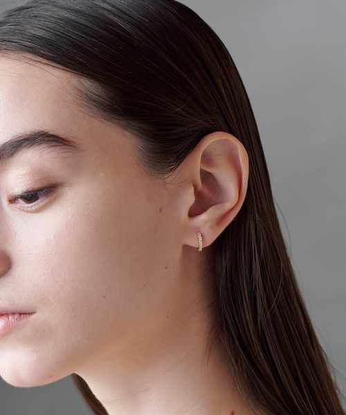 ALLURELLE(アリュレル)の「【ALLURELLE】ジルコニアフープピアス silver925 KNF-TP ※(ピアス(両耳用)・レディース・ゴールド/シルバー・FREE)」の4枚目の写真
