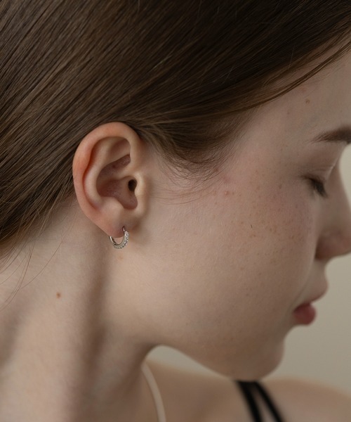 ALLURELLE(アリュレル)の「【ALLURELLE】ジルコニアフープピアス silver925 KNF-TP ※(ピアス(両耳用)・レディース・ゴールド/シルバー・FREE)」の7枚目の写真