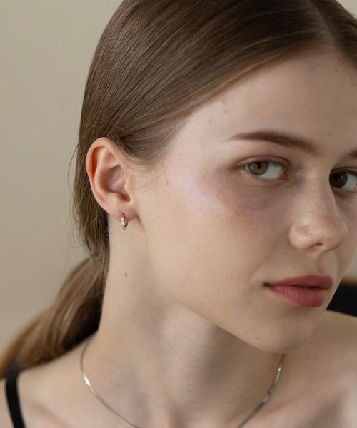 ALLURELLE(アリュレル)の「【ALLURELLE】ジルコニアフープピアス silver925 KNF-TP ※(ピアス(両耳用)・レディース・ゴールド/シルバー・FREE)」の9枚目の写真