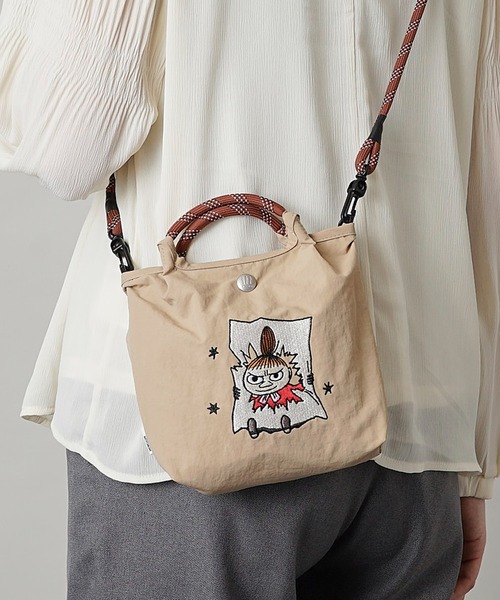 MOOMIN（ムーミン）の「【MOOMIN】(ムーミン) 軽量 撥水 ミニショルダーバッグ スマホ パスポート 縦長ミニポシェット（ショルダーバッグ・レディース・グレー/ベージュ/グリーン系その他/ネイビー/ライトグレー/グリーン/レッド・ONE SIZE）」の4枚目の写真