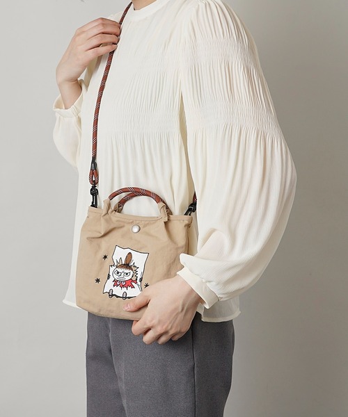 MOOMIN（ムーミン）の「【MOOMIN】(ムーミン) 軽量 撥水 ミニショルダーバッグ スマホ パスポート 縦長ミニポシェット（ショルダーバッグ・レディース・グレー/ベージュ/グリーン系その他/ネイビー/ライトグレー/グリーン/レッド・ONE SIZE）」の14枚目の写真