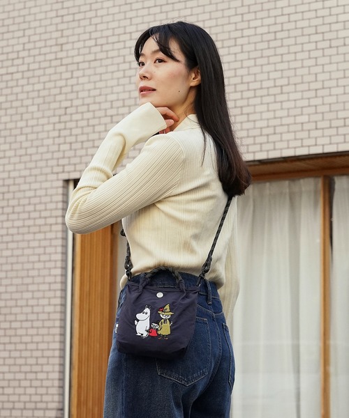 MOOMIN（ムーミン）の「【MOOMIN】(ムーミン) 軽量 撥水 ミニショルダーバッグ スマホ パスポート 縦長ミニポシェット（ショルダーバッグ・レディース・グレー/ベージュ/グリーン系その他/ネイビー/ライトグレー/グリーン/レッド・ONE SIZE）」の9枚目の写真