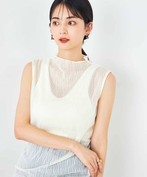 a.v.v（アーヴェヴェ）の「シアーウェーブハイネックカットソー（Tシャツ/カットソー・レディース・アイボリー/チャコールグレー・34/38/36/42/40）」の3枚目の写真