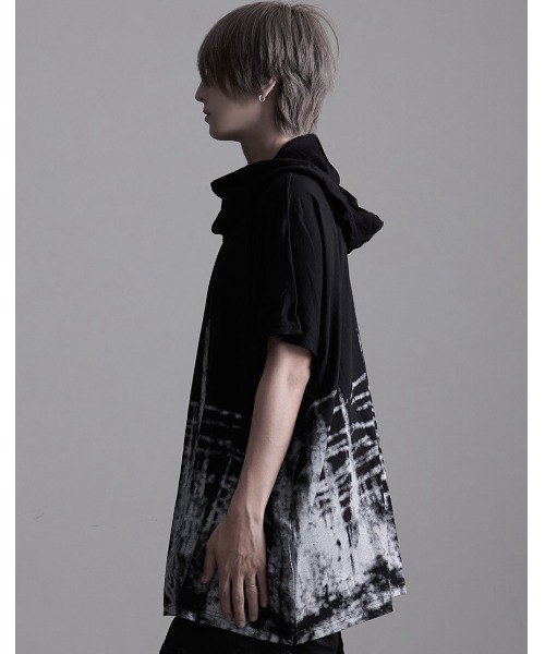 NOVESSEL（ノベセル）の「A'GEM/9 × .kom『NOVESSEL/ノベセル』フードドルマンTシャツ（Tシャツ/カットソー・メンズ・ブラック・FREE）」の9枚目の写真