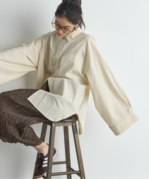 THE YOn(ザヨン)の「スーパーワイドスリーブルーズフィットシャツ(シャツ/ブラウス・レディース・ブラック/クリーム/ブラウン/ピンク・FREE)」の4枚目の写真