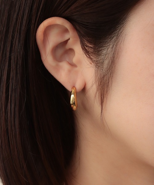 NOIR DE POUPEE（ノワールドプーペ）の「volume metal　幅広フープピアス（ピアス（両耳用）・レディース・シルバー/ゴールド・FREE）」の2枚目の写真