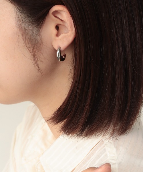 NOIR DE POUPEE（ノワールドプーペ）の「volume metal　幅広フープピアス（ピアス（両耳用）・レディース・シルバー/ゴールド・FREE）」の5枚目の写真