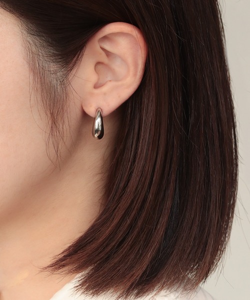 NOIR DE POUPEE（ノワールドプーペ）の「volume metal　幅広フープピアス（ピアス（両耳用）・レディース・シルバー/ゴールド・FREE）」の6枚目の写真