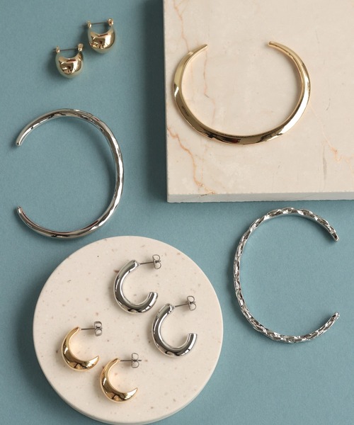 NOIR DE POUPEE（ノワールドプーペ）の「volume metal　幅広フープピアス（ピアス（両耳用）・レディース・シルバー/ゴールド・FREE）」の8枚目の写真