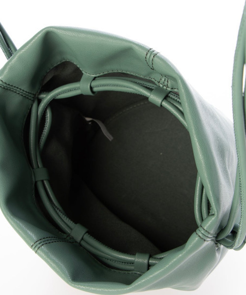 cache cache(カシュ カシュ)の「カシュカシュ cachecache / ソフト巾着ショルダーバッグ(ショルダーバッグ・レディース・ブラック/アイボリー/グリーン・FREE)」の8枚目の写真