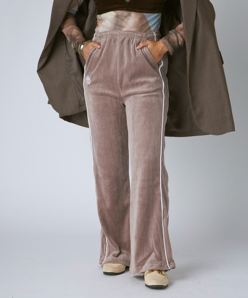 Kappa（カッパ）の「ベロアフレアパンツ（その他パンツ・レディース・グレー/ブラック・LARGE/MEDIUM/SMALL）」の3枚目の写真