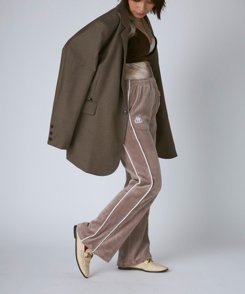 Kappa（カッパ）の「ベロアフレアパンツ（その他パンツ・レディース・グレー/ブラック・LARGE/MEDIUM/SMALL）」の5枚目の写真