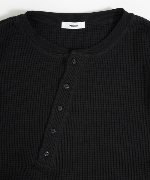 Perushu(ペルーシュ)の「アシンメトリーカットオフヘンリーワッフルTシャツ(Tシャツ/カットソー・メンズ・グレー/ブラック/ネイビー・MEDIUM/LARGE)」の17枚目の写真