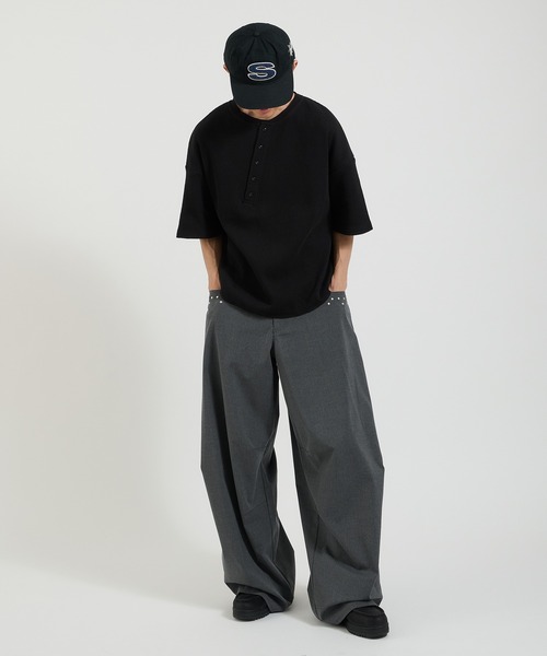 Perushu(ペルーシュ)の「アシンメトリーカットオフヘンリーワッフルTシャツ(Tシャツ/カットソー・メンズ・グレー/ブラック/ネイビー・MEDIUM/LARGE)」の12枚目の写真