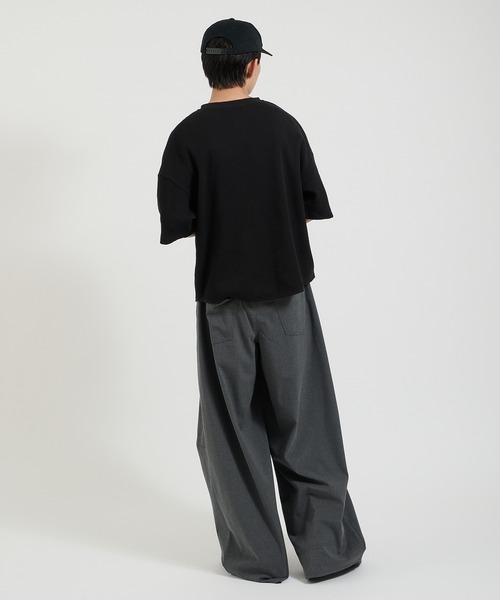 Perushu(ペルーシュ)の「アシンメトリーカットオフヘンリーワッフルTシャツ(Tシャツ/カットソー・メンズ・グレー/ブラック/ネイビー・MEDIUM/LARGE)」の14枚目の写真
