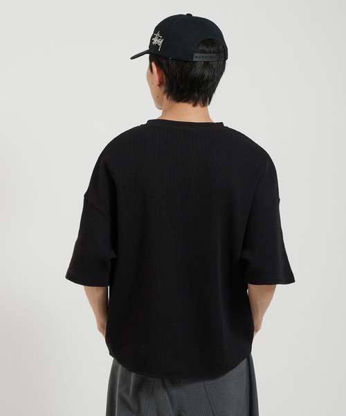 Perushu(ペルーシュ)の「アシンメトリーカットオフヘンリーワッフルTシャツ(Tシャツ/カットソー・メンズ・グレー/ブラック/ネイビー・MEDIUM/LARGE)」の11枚目の写真