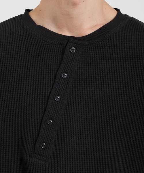 Perushu(ペルーシュ)の「アシンメトリーカットオフヘンリーワッフルTシャツ(Tシャツ/カットソー・メンズ・グレー/ブラック/ネイビー・MEDIUM/LARGE)」の18枚目の写真