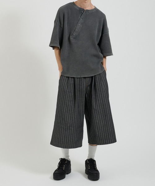 Perushu(ペルーシュ)の「アシンメトリーカットオフヘンリーワッフルTシャツ(Tシャツ/カットソー・メンズ・グレー/ブラック/ネイビー・MEDIUM/LARGE)」の22枚目の写真