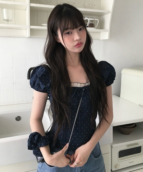 anyonemore(エニワンモア)の「ミニドットレースフリルパフ半袖リボンブラウス(シャツ/ブラウス・レディース・ネイビー/アイボリー・FREE)」の2枚目の写真