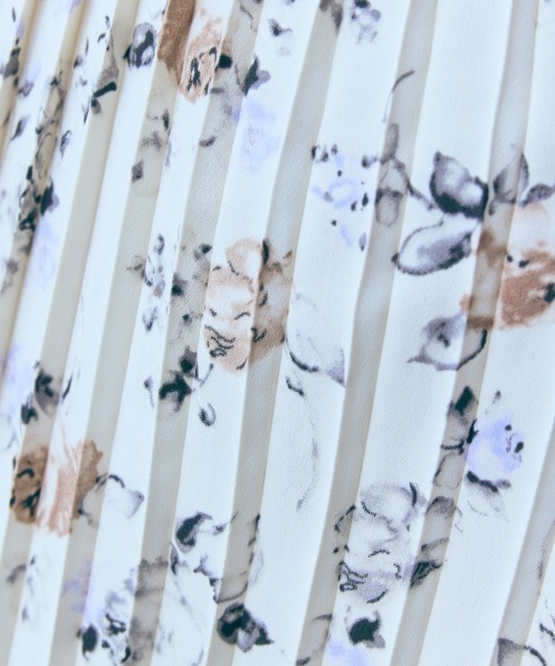 marun（マルン）の「＜大きいサイズ＞花柄プリーツスカート marun（スカート・レディース・ブラック系/アイボリー系・LL/3L/4L/5L/L）」の14枚目の写真