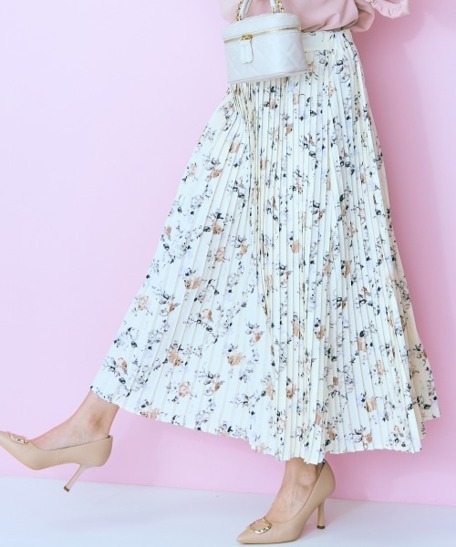 marun（マルン）の「＜大きいサイズ＞花柄プリーツスカート marun（スカート・レディース・ブラック系/アイボリー系・LL/3L/4L/5L/L）」の3枚目の写真