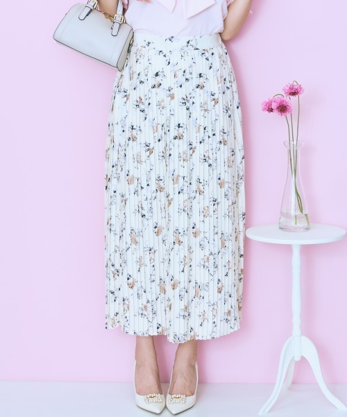 marun（マルン）の「＜大きいサイズ＞花柄プリーツスカート marun（スカート・レディース・ブラック系/アイボリー系・LL/3L/4L/5L/L）」の4枚目の写真