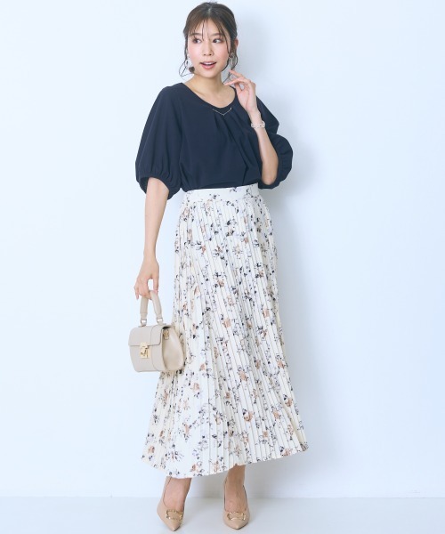 marun（マルン）の「＜大きいサイズ＞花柄プリーツスカート marun（スカート・レディース・ブラック系/アイボリー系・LL/3L/4L/5L/L）」の5枚目の写真