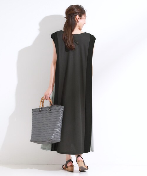 SHOO・LA・RUE（シューラルー）の「【S-LL/ひんやり】全身すっきり見えが楽に叶う サイド切替 バイカラーAラインワンピース（ワンピース・レディース・ネイビー系4/ブラック系4/ブラック系その他5・04/03/02/01）」の6枚目の写真