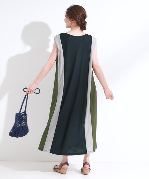 SHOO・LA・RUE（シューラルー）の「【S-LL/ひんやり】全身すっきり見えが楽に叶う サイド切替 バイカラーAラインワンピース（ワンピース・レディース・ネイビー系4/ブラック系4/ブラック系その他5・04/03/02/01）」の14枚目の写真