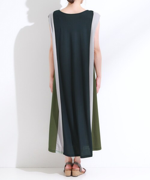 SHOO・LA・RUE（シューラルー）の「【S-LL/ひんやり】全身すっきり見えが楽に叶う サイド切替 バイカラーAラインワンピース（ワンピース・レディース・ネイビー系4/ブラック系4/ブラック系その他5・04/03/02/01）」の18枚目の写真