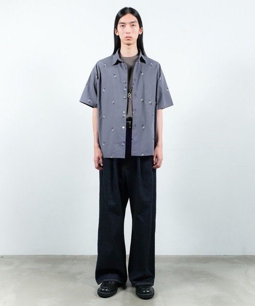 JIEDA(ジエダ)の「BONE FLOWER SHIRT S/S(シャツ/ブラウス・メンズ・グレー/サックスブルー・1/2)」の4枚目の写真
