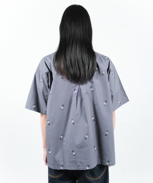 JIEDA(ジエダ)の「BONE FLOWER SHIRT S/S(シャツ/ブラウス・メンズ・グレー/サックスブルー・1/2)」の6枚目の写真