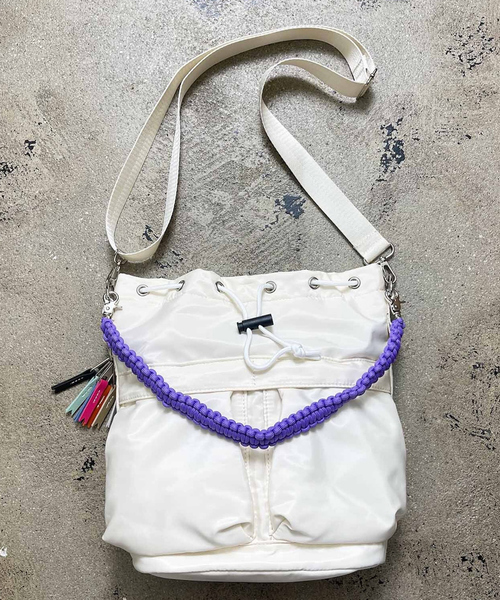 cheek（BAG）（チーク）の「【cheek】kinchakucode 2WAY コードハンドル 巾着 ナイロン トートバッグ（ショルダーバッグ・レディース・ホワイト/ブラック/パープル/グレー/ピンク/イエロー・フリー）」の11枚目の写真