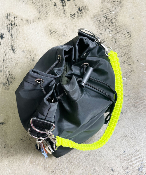 cheek（BAG）（チーク）の「【cheek】kinchakucode 2WAY コードハンドル 巾着 ナイロン トートバッグ（ショルダーバッグ・レディース・ホワイト/ブラック/パープル/グレー/ピンク/イエロー・フリー）」の9枚目の写真