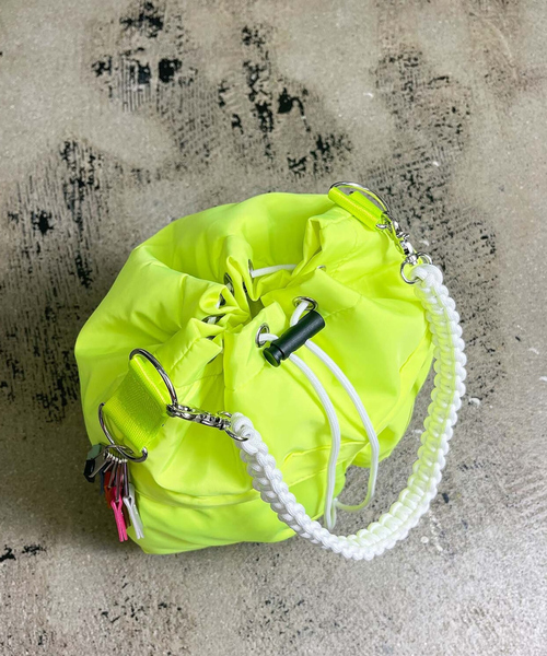 cheek（BAG）（チーク）の「【cheek】kinchakucode 2WAY コードハンドル 巾着 ナイロン トートバッグ（ショルダーバッグ・レディース・ホワイト/ブラック/パープル/グレー/ピンク/イエロー・フリー）」の8枚目の写真
