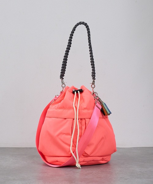 cheek（BAG）（チーク）の「【cheek】kinchakucode 2WAY コードハンドル 巾着 ナイロン トートバッグ（ショルダーバッグ・レディース・ホワイト/ブラック/パープル/グレー/ピンク/イエロー・フリー）」の6枚目の写真