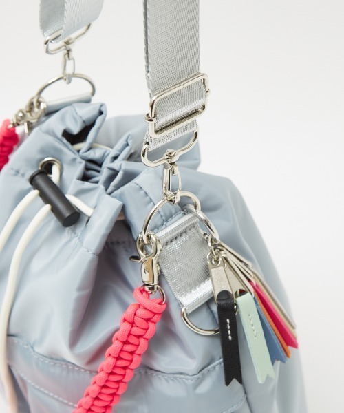 cheek（BAG）（チーク）の「【cheek】kinchakucode 2WAY コードハンドル 巾着 ナイロン トートバッグ（ショルダーバッグ・レディース・ホワイト/ブラック/パープル/グレー/ピンク/イエロー・フリー）」の21枚目の写真