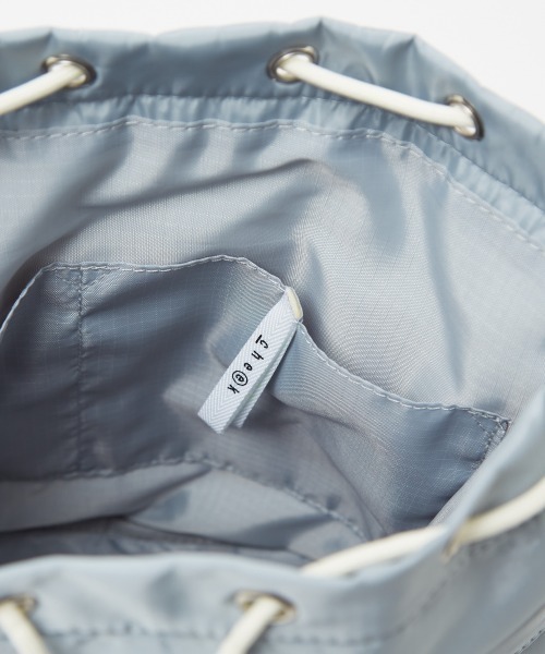 cheek（BAG）（チーク）の「【cheek】kinchakucode 2WAY コードハンドル 巾着 ナイロン トートバッグ（ショルダーバッグ・レディース・ホワイト/ブラック/パープル/グレー/ピンク/イエロー・フリー）」の17枚目の写真