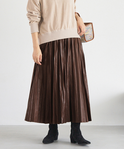 IENA（イエナ）の「レザーライクサテンプリーツスカート（スカート・レディース・チャコールグレー/ブラック/ブラウン・36/38）」の3枚目の写真