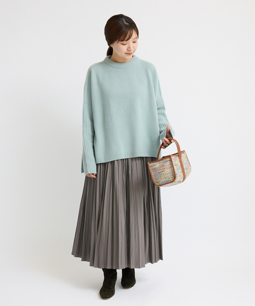 IENA（イエナ）の「レザーライクサテンプリーツスカート（スカート・レディース・チャコールグレー/ブラック/ブラウン・36/38）」の5枚目の写真