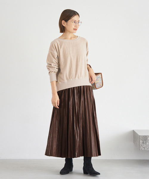 IENA（イエナ）の「レザーライクサテンプリーツスカート（スカート・レディース・チャコールグレー/ブラック/ブラウン・36/38）」の6枚目の写真